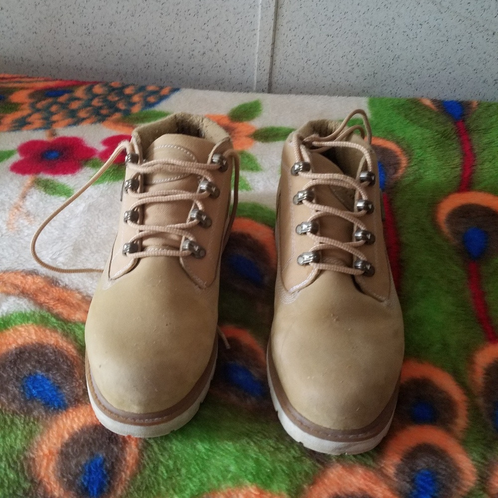 Lugz tan boots size 8